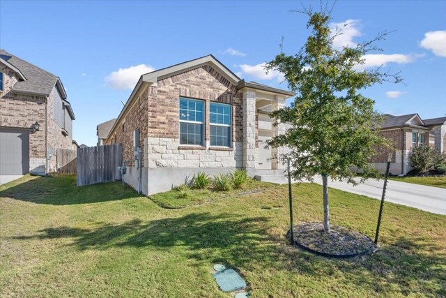 view of front facade with a front yard