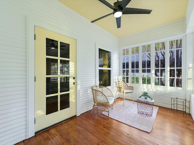 sunroom / solarium with ceiling fan