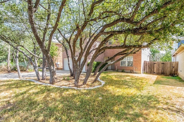 view of front of property with a front lawn