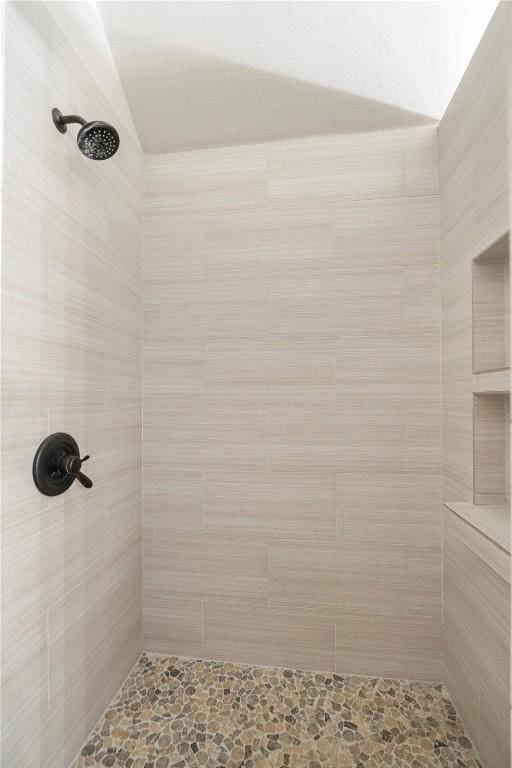 504 River Down Rd, Georgetown, TX 78628 - bathroom with tiled shower and lofted ceiling