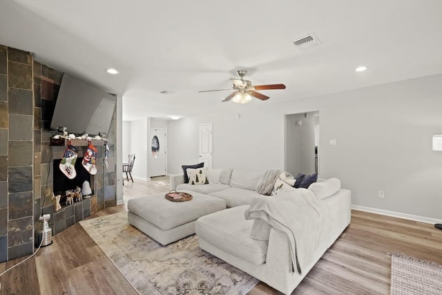 living area featuring recessed lighting, wood finished floors, visible vents, and baseboards