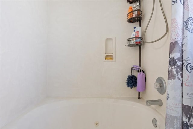 bathroom featuring shower / tub combo