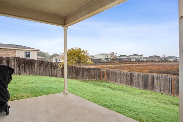 view of yard featuring a patio area