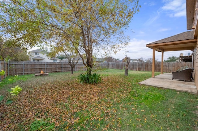 view of yard featuring a patio