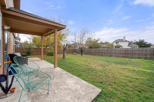 view of yard featuring a patio area