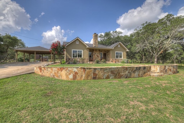 view of front of property with a front yard and a carport