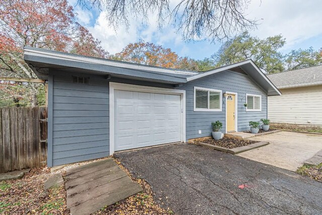 view of front facade featuring a garage