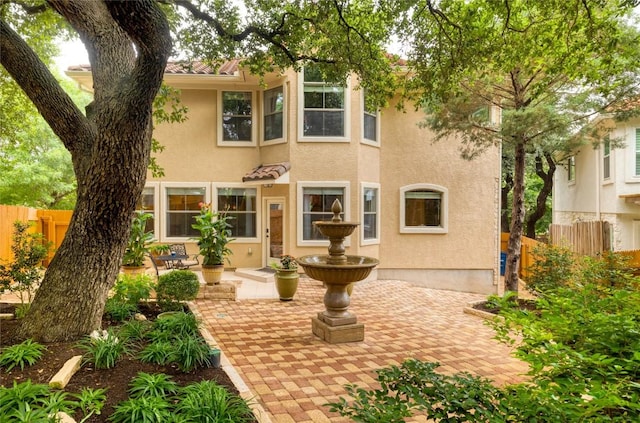 view of front facade featuring a patio