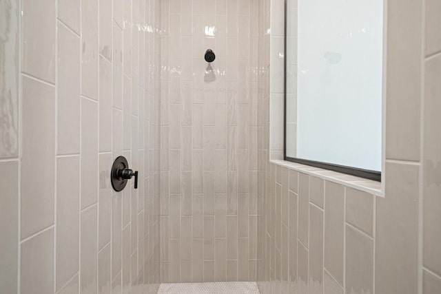 208 San Xavier St, Georgetown, TX 78633 - full bath featuring tiled shower