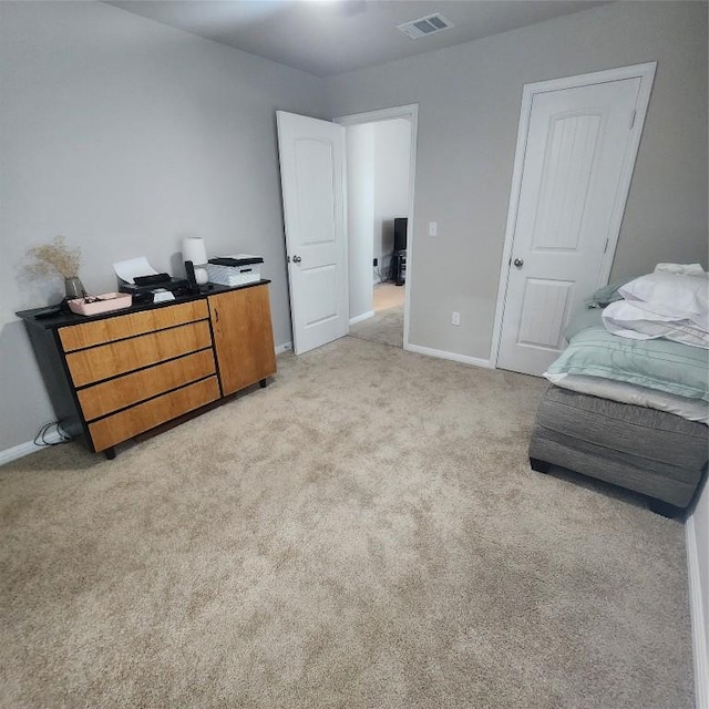 sitting room with light carpet