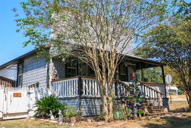 view of front of home featuring a porch