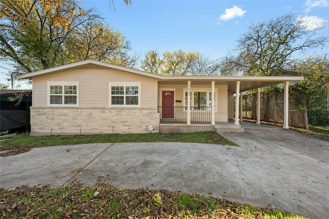 view of front facade with covered porch and a carport