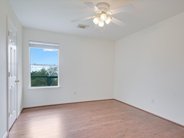 empty room featuring light wood-type flooring and ceiling fan