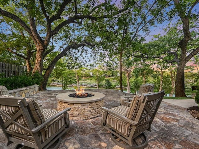 view of patio with an outdoor fire pit