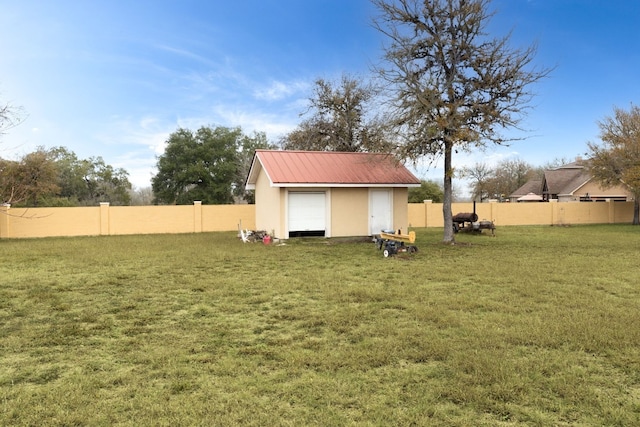 view of yard featuring a storage unit