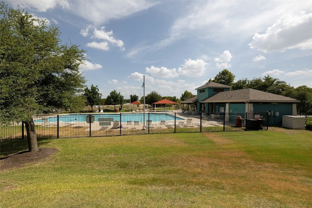 view of swimming pool featuring a lawn