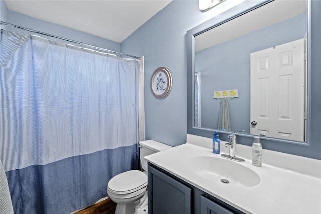 bathroom featuring a shower with curtain, vanity, and toilet