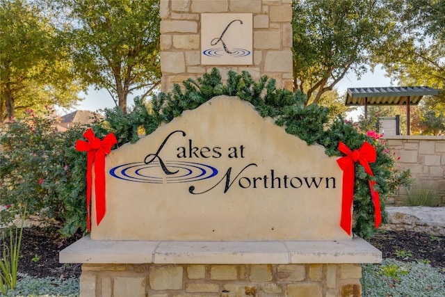 view of community / neighborhood sign