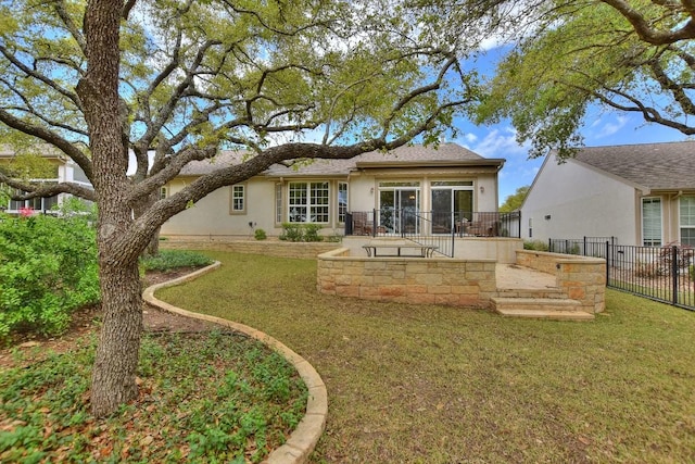 back of house featuring a lawn