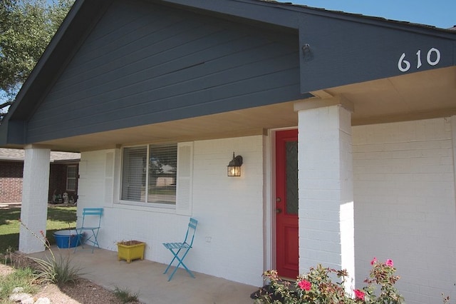 property entrance featuring covered porch