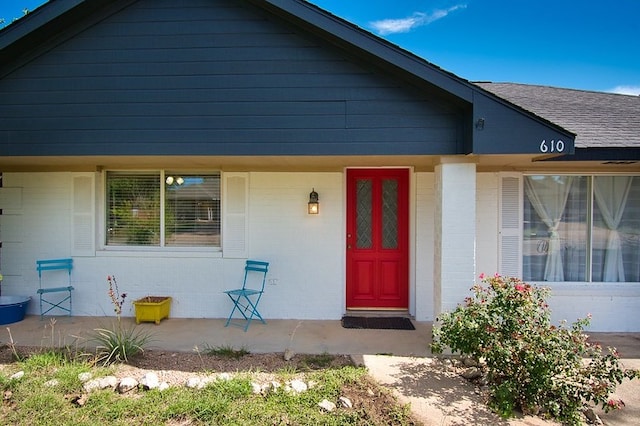 property entrance with covered porch