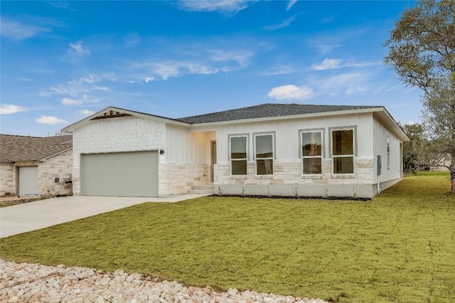 view of front of house featuring a garage and a front yard