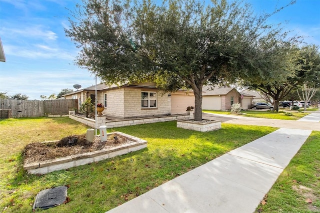 view of front of house featuring a front lawn