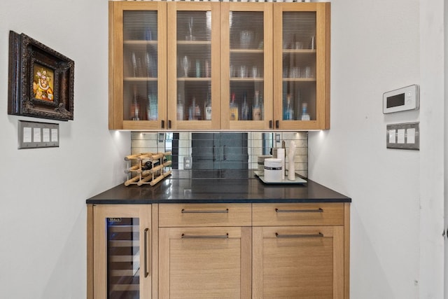 1005 Jewell St, Austin, TX 78704 - bar area with beverage cooler and decorative backsplash
