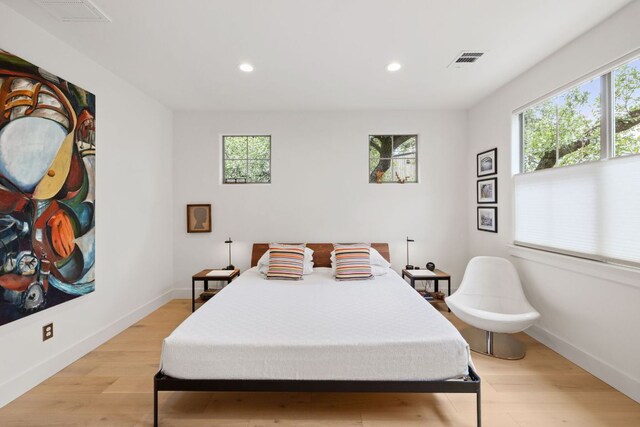 1005 Jewell St, Austin, TX 78704 - bedroom featuring light wood-type flooring and recessed lighting