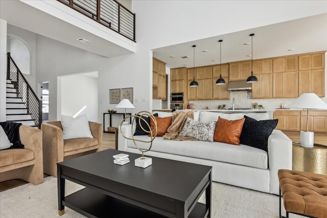 living room featuring sink and a high ceiling