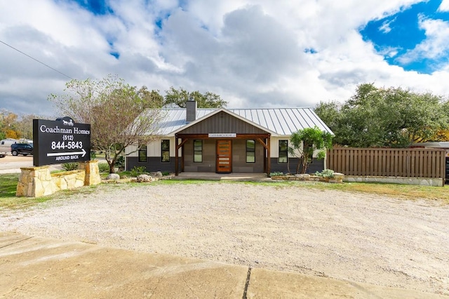 view of front of home with covered porch