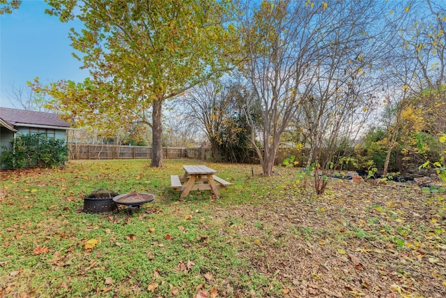 view of yard featuring a fire pit