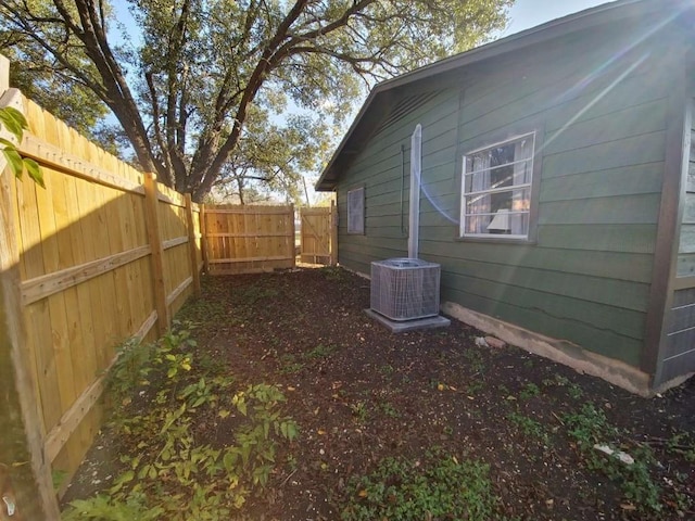 view of yard with cooling unit