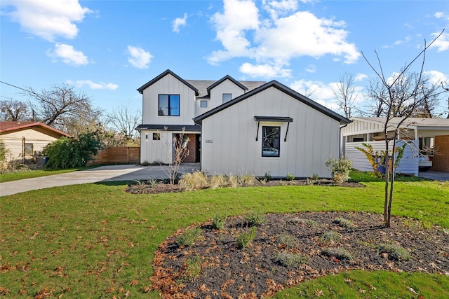 modern inspired farmhouse featuring a front yard