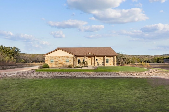 single story home featuring a front lawn