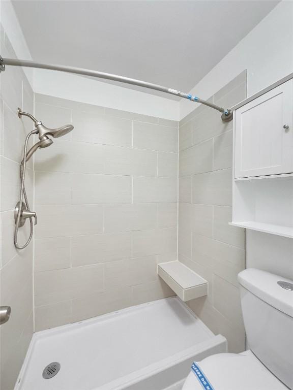 3424 Clarksburg Dr, Austin, TX 78745 - full bathroom featuring a tile shower and toilet