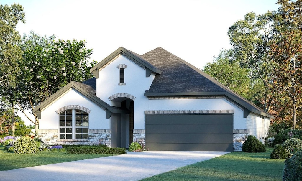 view of front facade featuring a front lawn