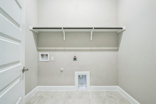 clothes washing area with laundry area, hookup for a washing machine, hookup for an electric dryer, gas dryer hookup, and baseboards