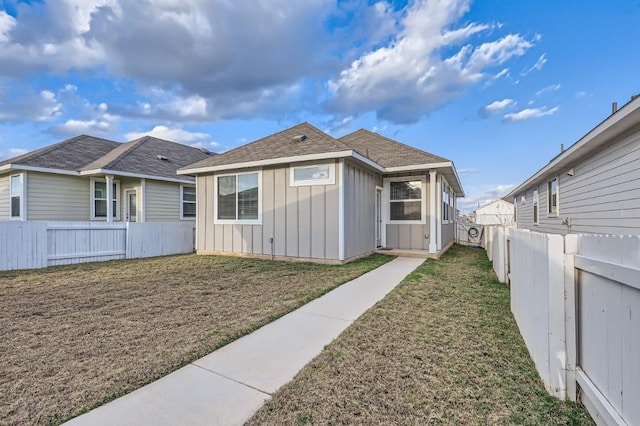 exterior space featuring a yard