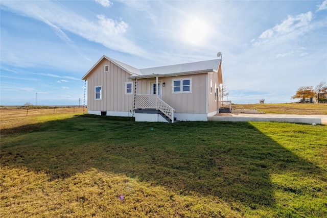 view of front of house featuring a front yard