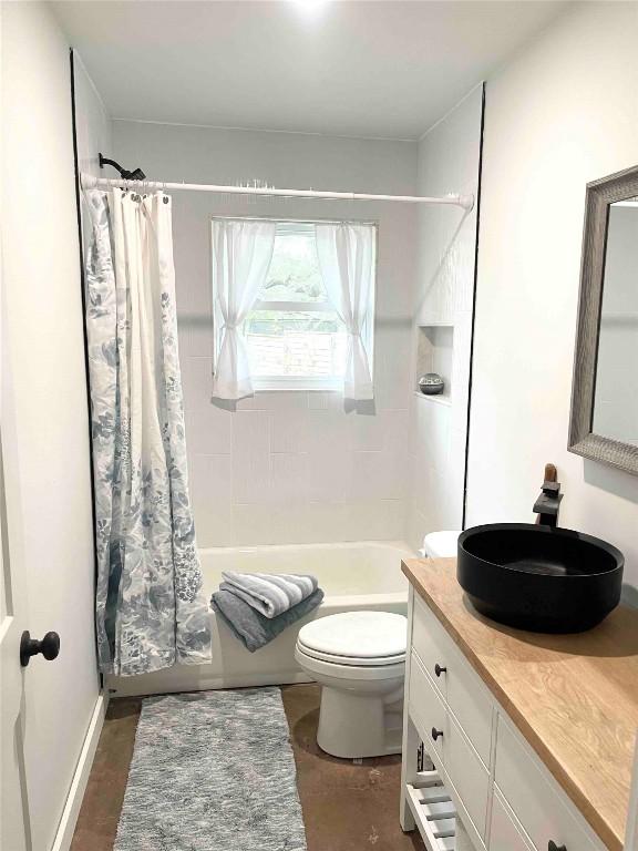 full bathroom featuring vanity, toilet, and shower / bath combo with shower curtain