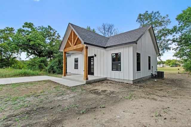 408 Griffin St, Luling, TX 78648 - view of front of property with board and batten siding and roof with shingles