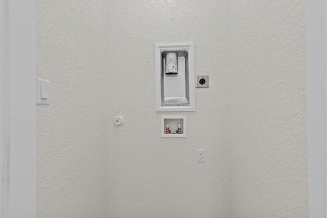 408 Griffin St, Luling, TX 78648 - laundry area with hookup for a washing machine, electric dryer hookup, hookup for a gas dryer, and a textured wall
