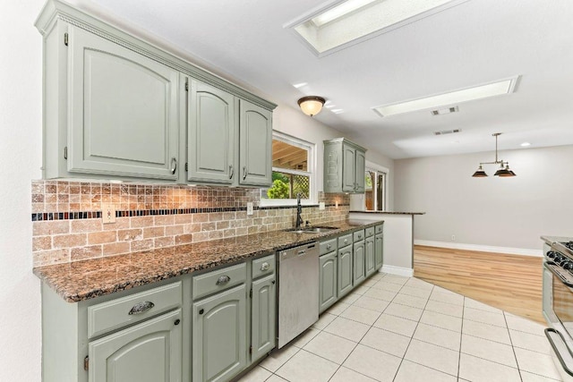 1807 Iris Ln, Cedar Park, TX 78613 - kitchen featuring appliances with stainless steel finishes, a sink, backsplash, baseboards, and light tile patterned flooring