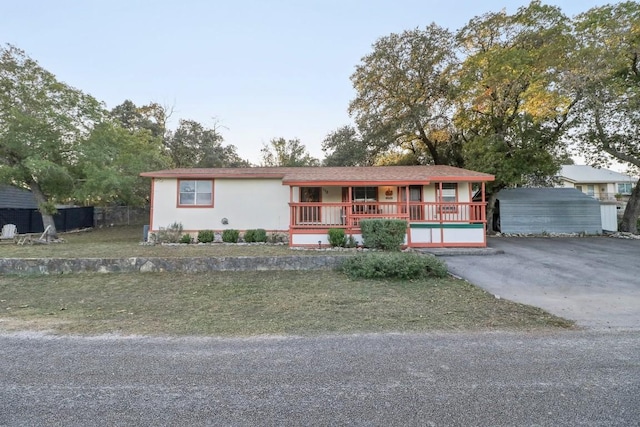 ranch-style home with a front yard