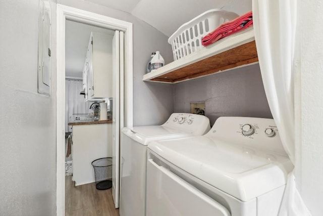 laundry room featuring light hardwood / wood-style floors and independent washer and dryer