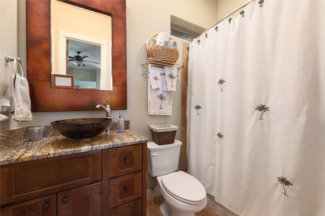 full bath featuring vanity, a shower with shower curtain, and toilet