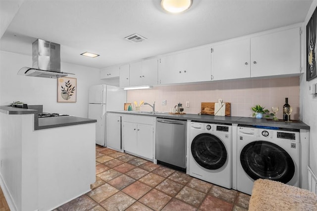 laundry area with sink and washing machine and clothes dryer