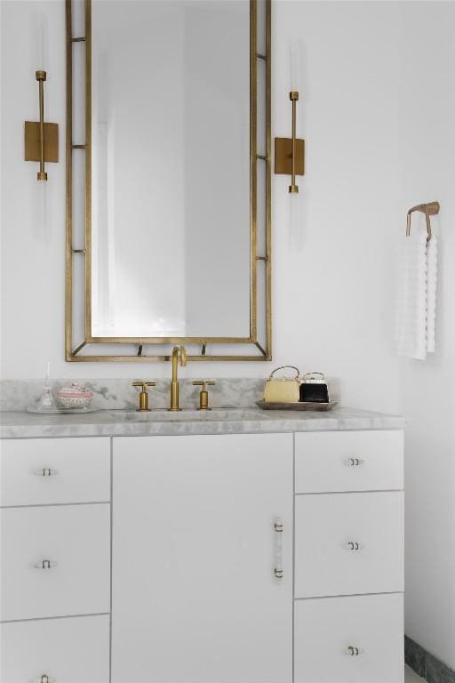 2005 Far Gallant Dr, Austin, TX 78746 - bathroom featuring vanity