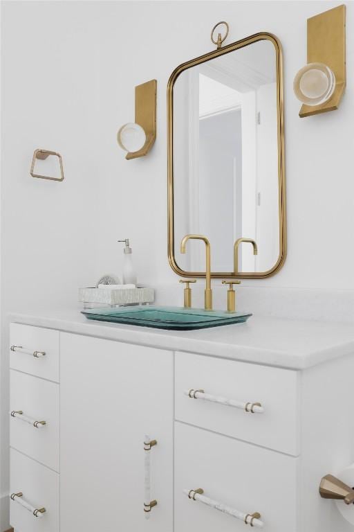2005 Far Gallant Dr, Austin, TX 78746 - bathroom with vanity